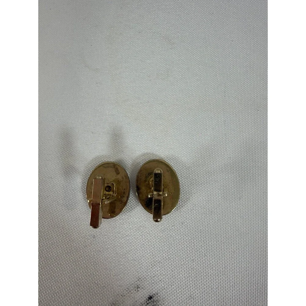 Vintage Gold-Tone Oval-Shaped Men’s Cufflinks Featuring a Central Faux Pearl
